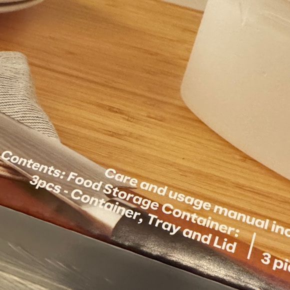 Tupperware XL Food Container with Tray & Lid. Bundle of 2. Brand New - Picture 12 of 14